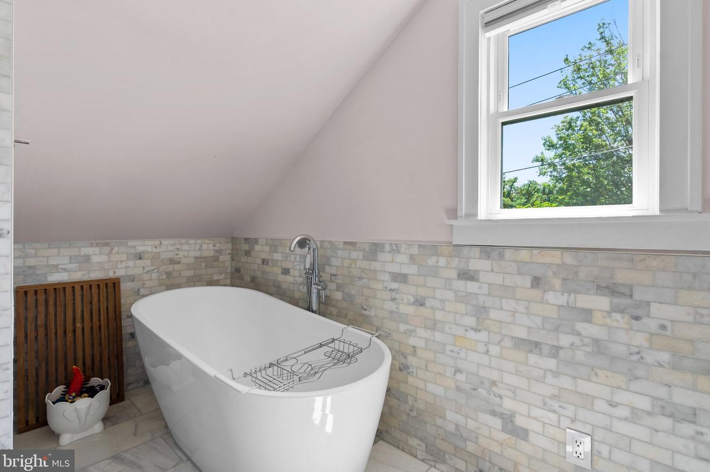 609 Pershing Dr, Silver Spring MD 20910-4489 exterior