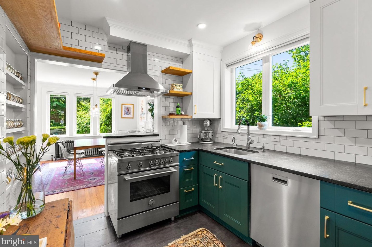 609 Pershing Dr, Silver Spring MD 20910-4489 exterior