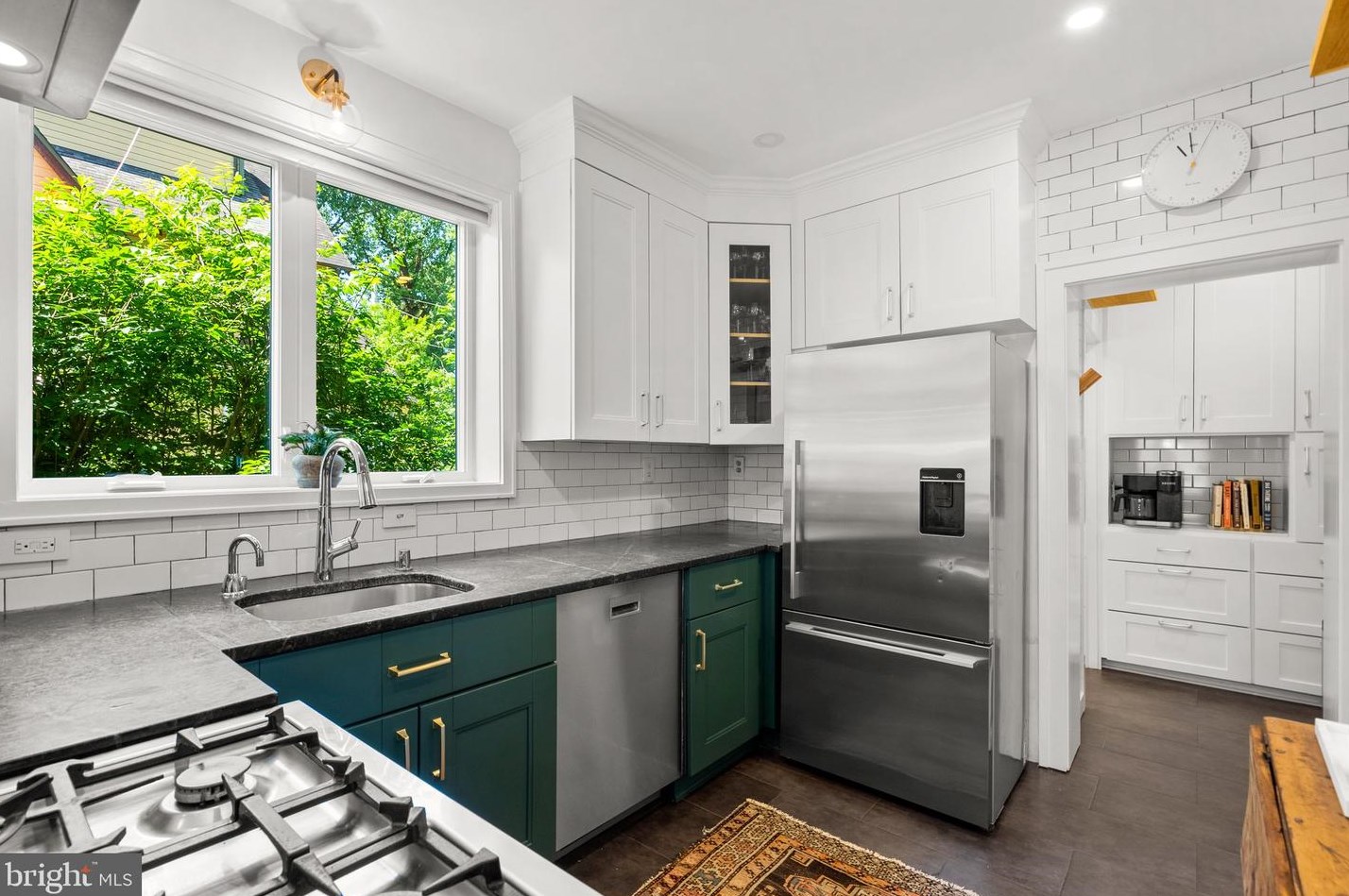 609 Pershing Dr, Silver Spring MD 20910-4489 exterior