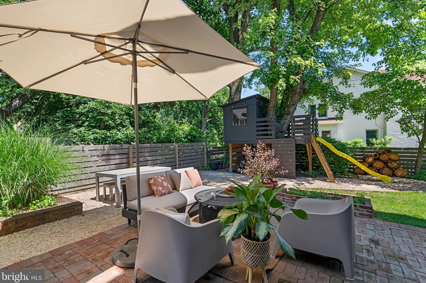 609 Pershing Dr, Silver Spring MD 20910-4489 exterior