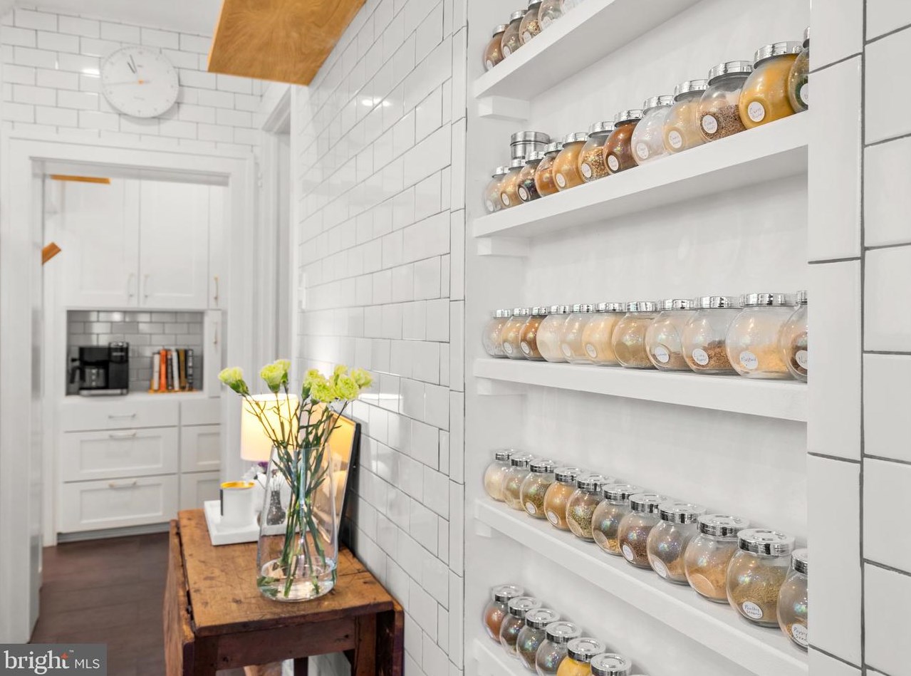 609 Pershing Dr, Silver Spring MD 20910-4489 exterior