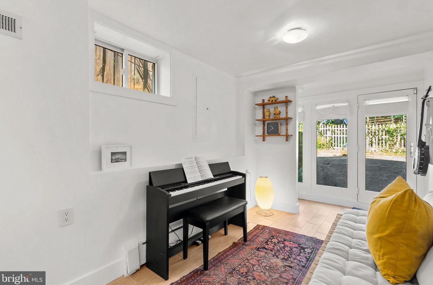 609 Pershing Dr, Silver Spring MD 20910-4489 exterior