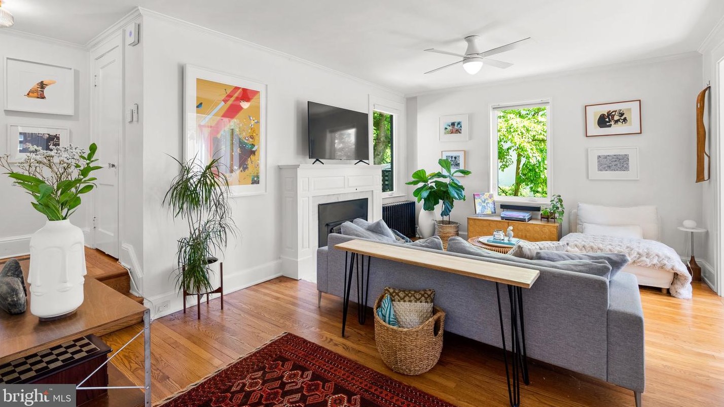 609 Pershing Dr, Silver Spring MD 20910-4489 exterior