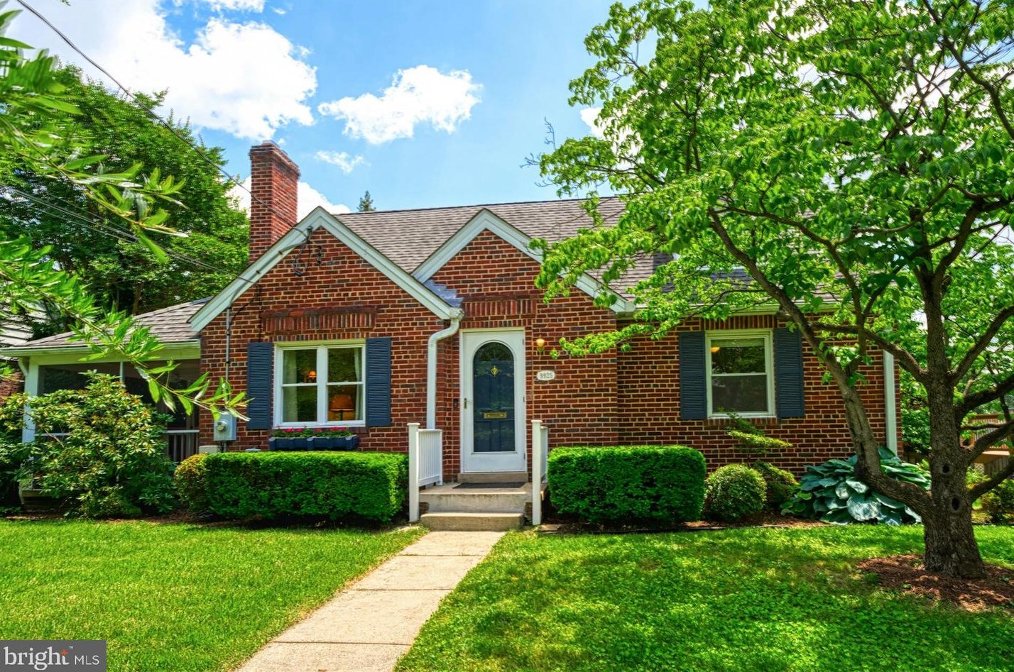 9925 Markham St, Silver Spring, MD 20901-2233