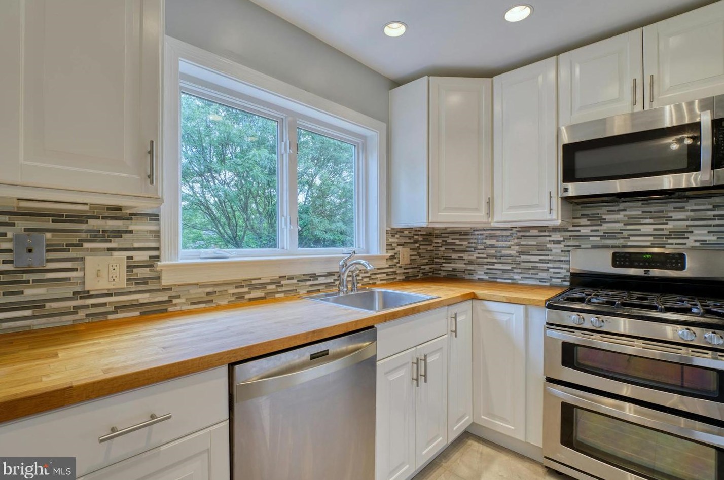 9925 Markham St, Silver Spring MD 20901-2233 exterior