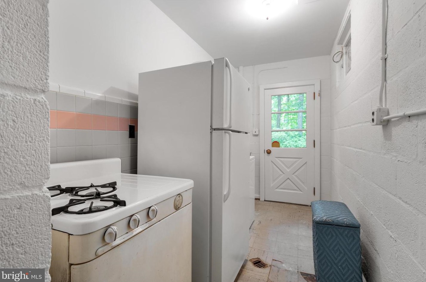 7320 Glenside Dr, Silver Spring MD 20912-7327 exterior