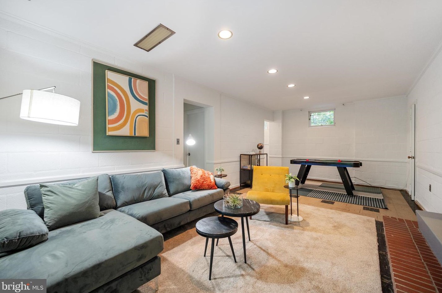 7320 Glenside Dr, Silver Spring MD 20912-7327 exterior