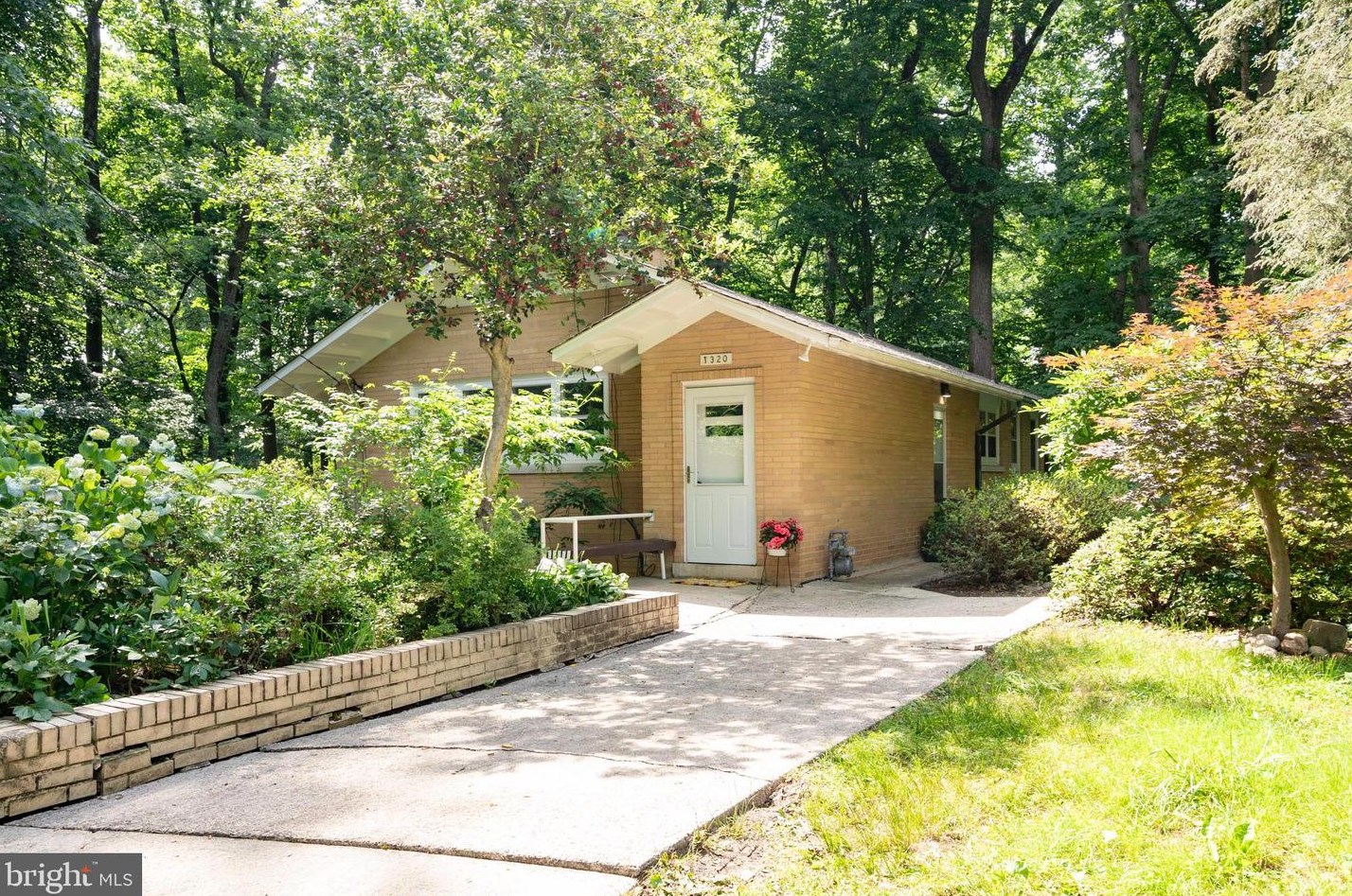 7320 Glenside Dr, Silver Spring MD 20912-7327 exterior