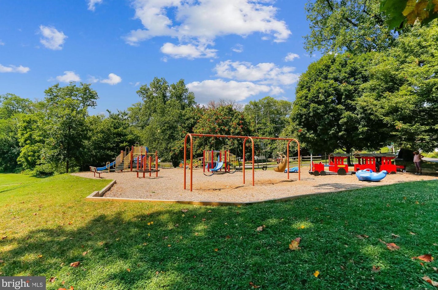 1213 Ednor Rd, Silver Spring MD 20905-5136 exterior