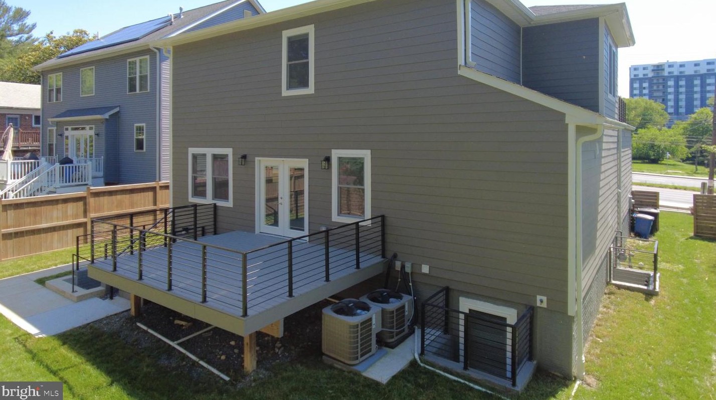 7316 New Hampshire Ave, Silver Spring MD 20905-5625 exterior