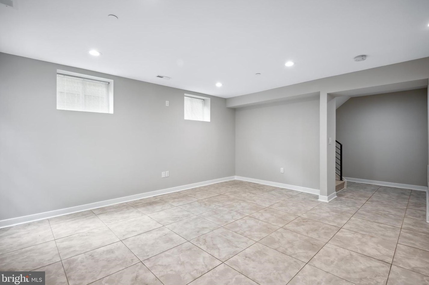 7316 New Hampshire Ave, Silver Spring MD 20905-5625 exterior