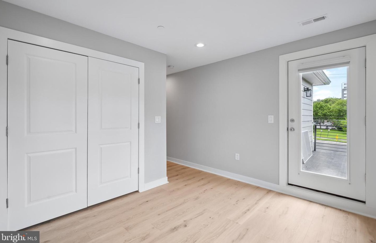 7316 New Hampshire Ave, Silver Spring MD 20905-5625 exterior