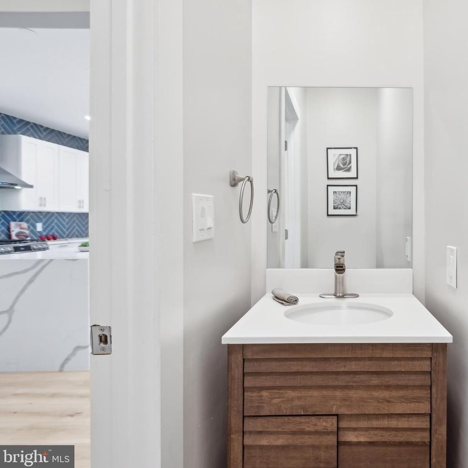 7316 New Hampshire Ave, Silver Spring MD 20905-5625 exterior