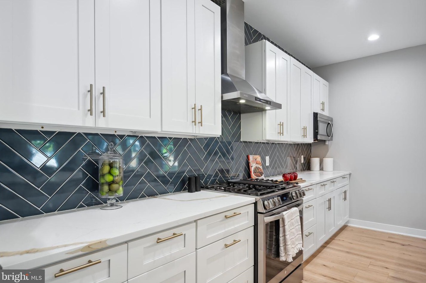 7316 New Hampshire Ave, Silver Spring MD 20905-5625 exterior