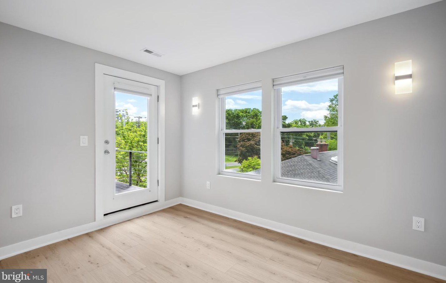 7316 New Hampshire Ave, Silver Spring MD 20905-5625 exterior