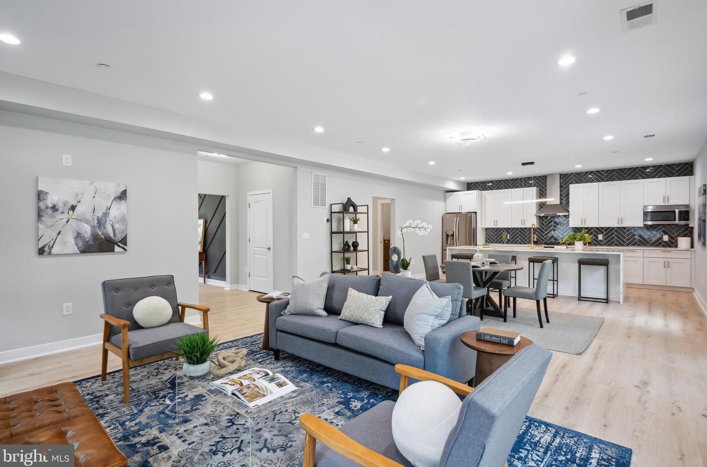 7316 New Hampshire Ave, Silver Spring MD 20905-5625 exterior