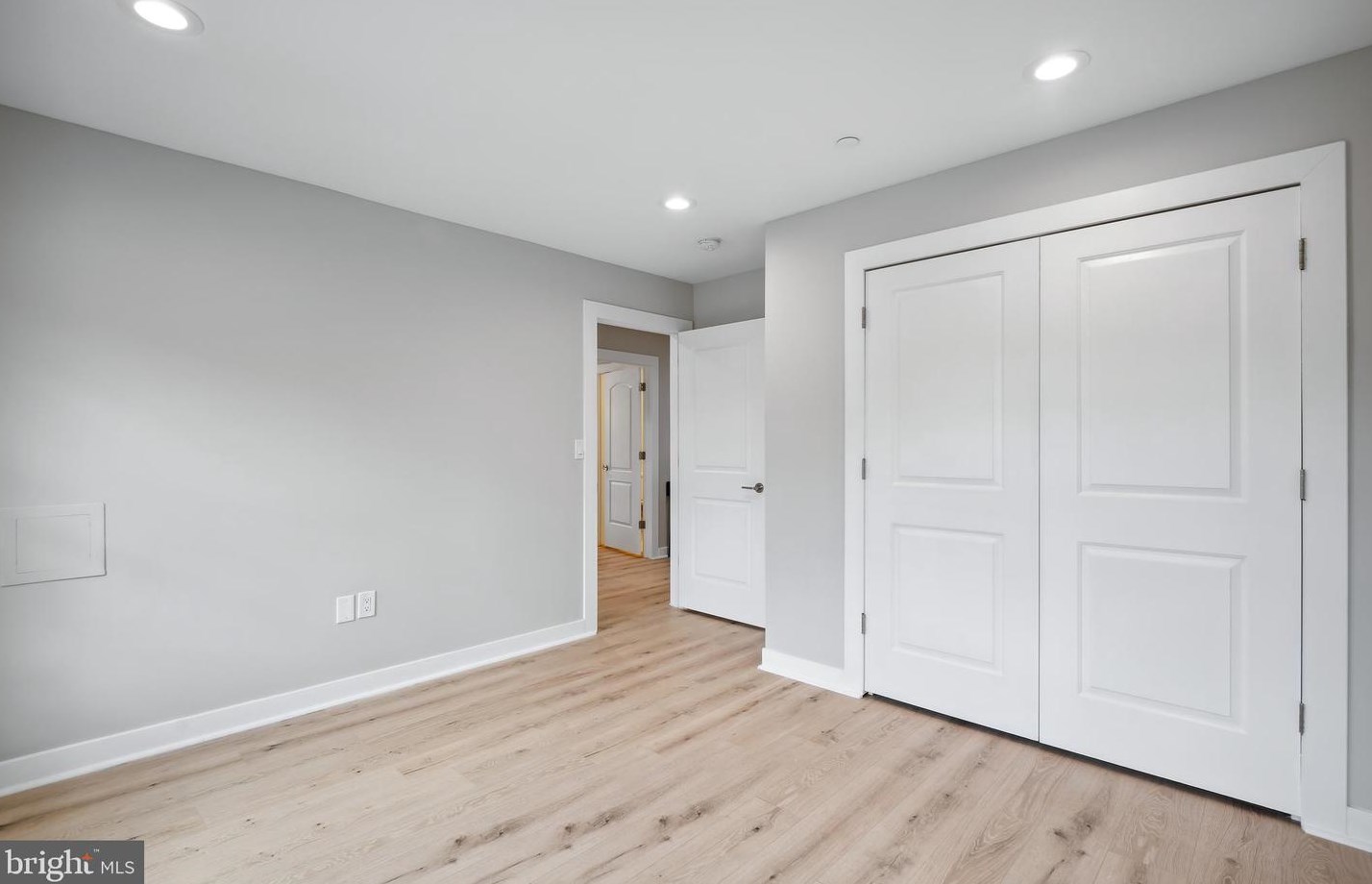 7316 New Hampshire Ave, Silver Spring MD 20905-5625 exterior