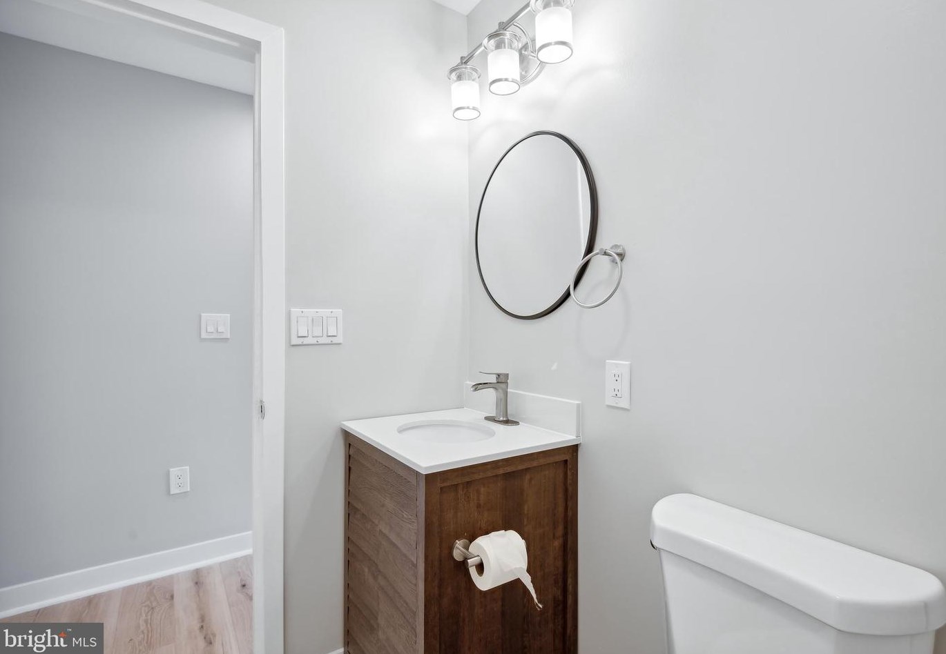 7316 New Hampshire Ave, Silver Spring MD 20905-5625 exterior