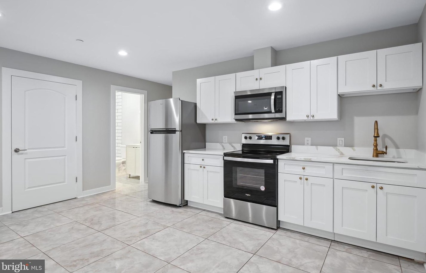 7316 New Hampshire Ave, Silver Spring MD 20905-5625 exterior