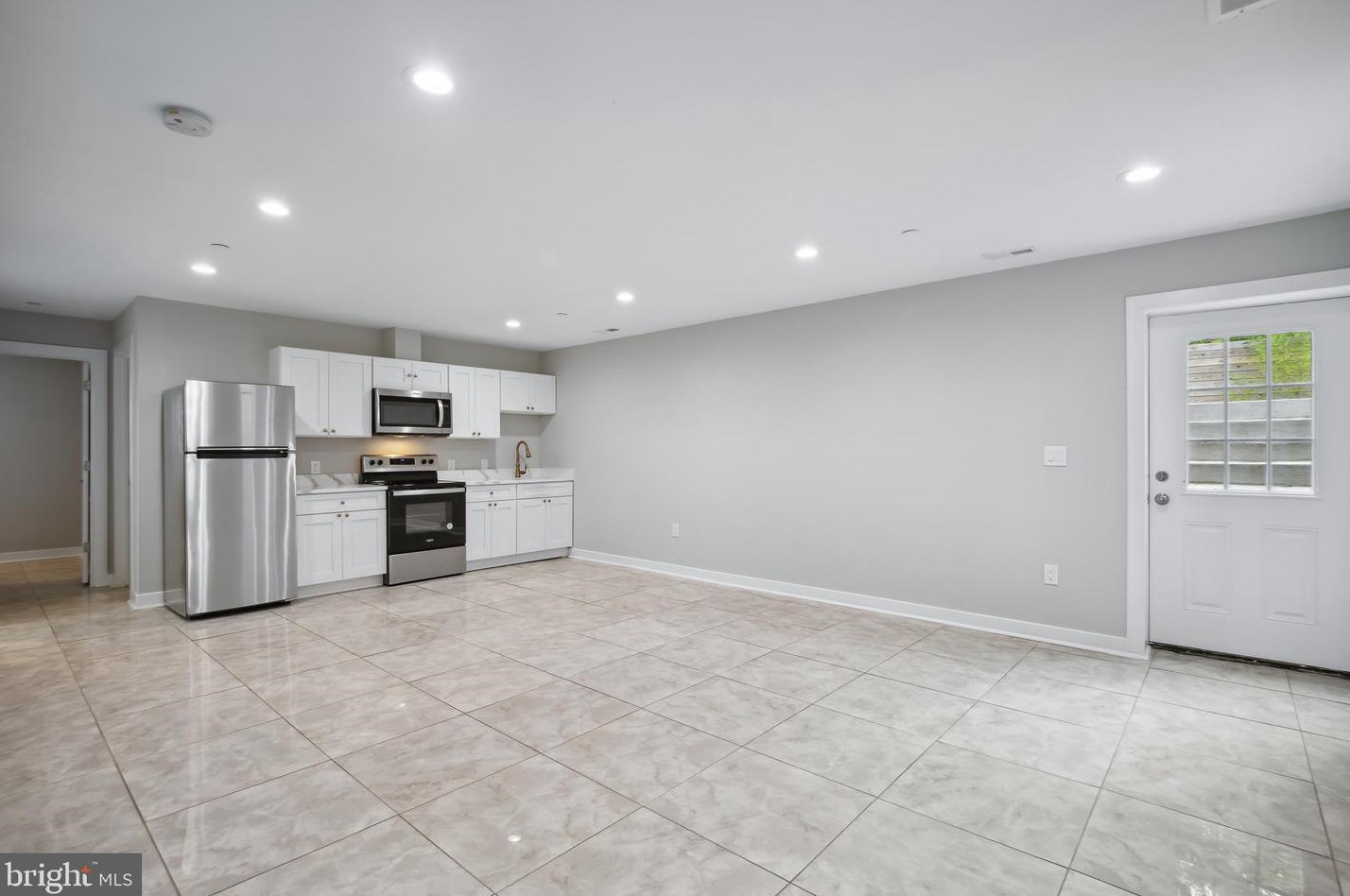 7316 New Hampshire Ave, Silver Spring MD 20905-5625 exterior