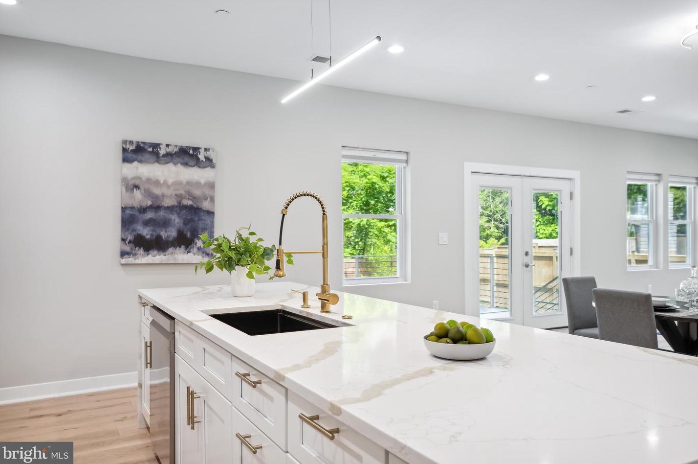 7316 New Hampshire Ave, Silver Spring MD 20905-5625 exterior