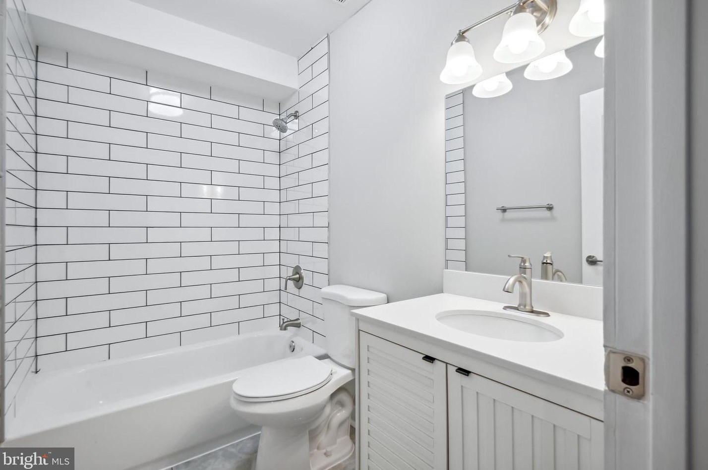 7316 New Hampshire Ave, Silver Spring MD 20905-5625 exterior