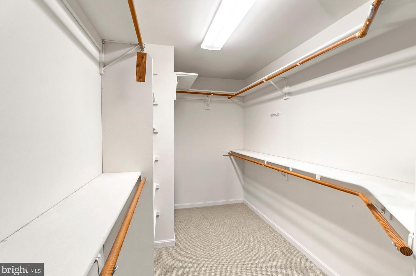 21046 Woodfield Rd, Gaithersburg MD 20882-1203 exterior