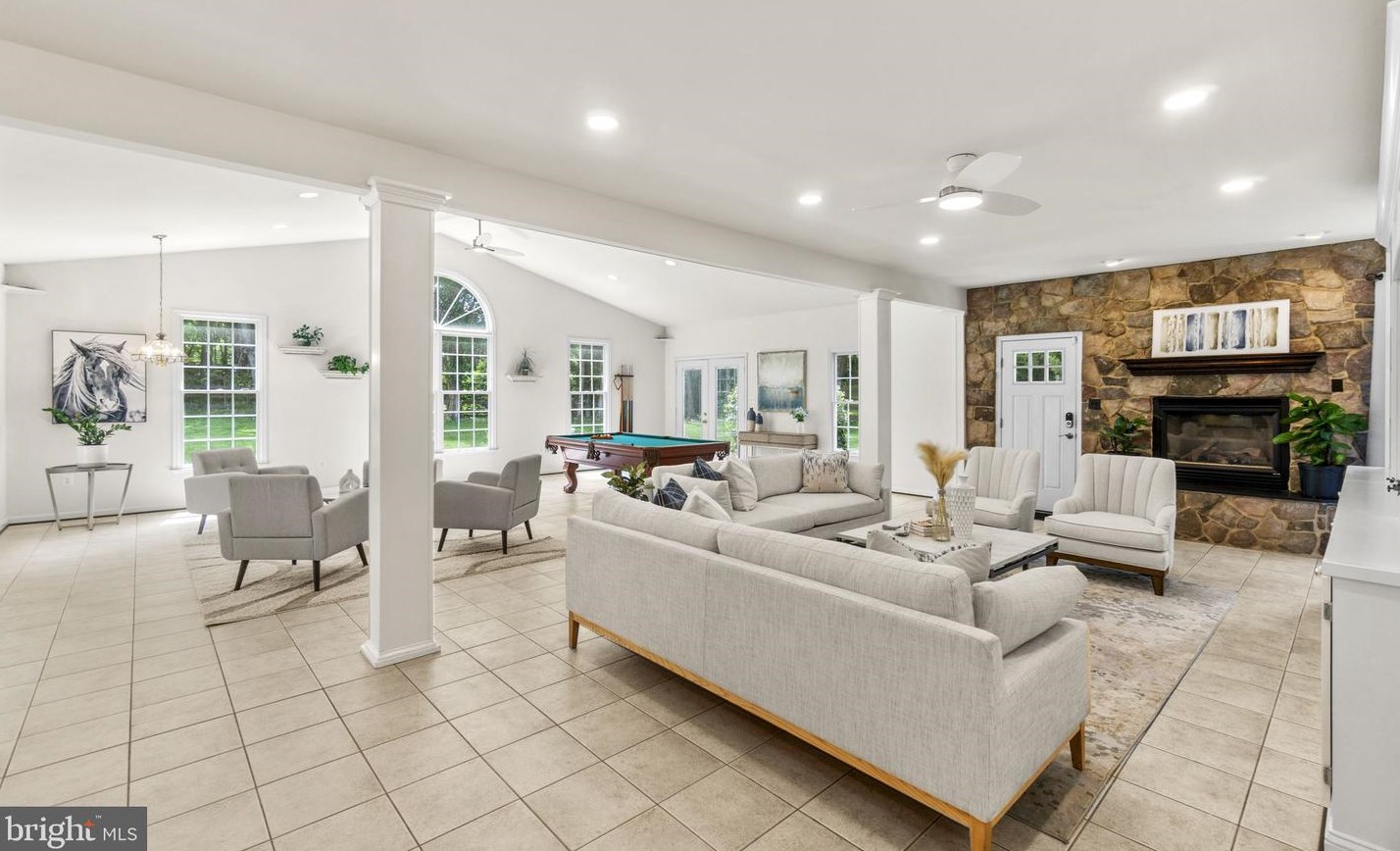 21046 Woodfield Rd, Gaithersburg MD 20882-1203 exterior