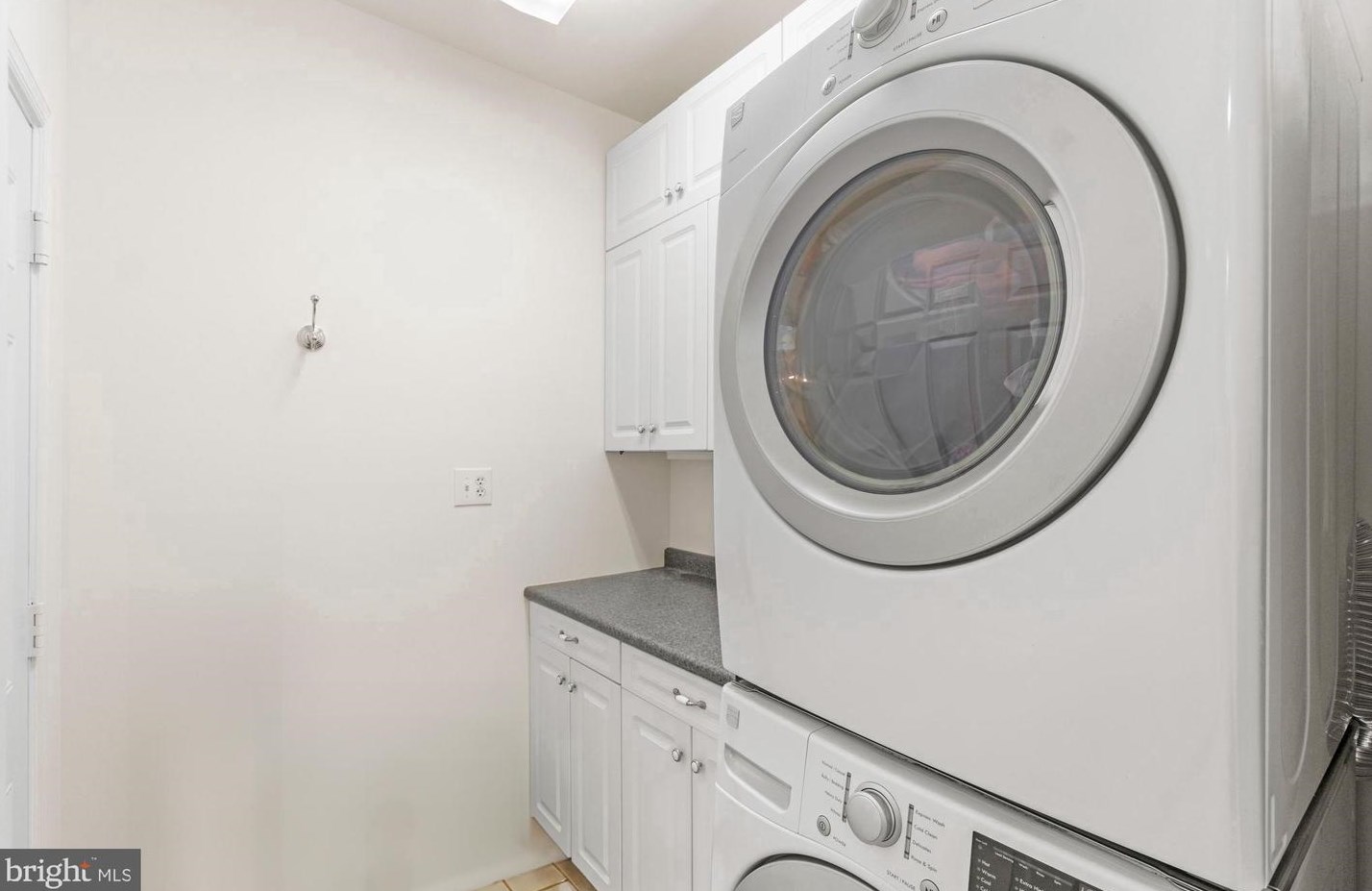 21046 Woodfield Rd, Gaithersburg MD 20882-1203 exterior