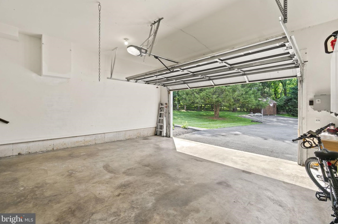 21046 Woodfield Rd, Gaithersburg MD 20882-1203 exterior