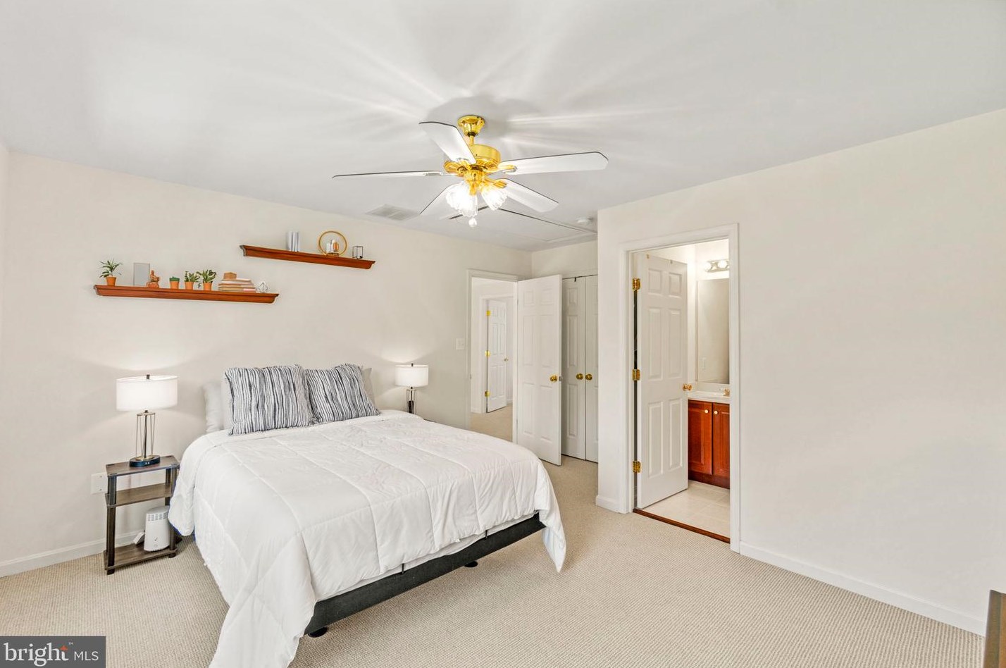 21046 Woodfield Rd, Gaithersburg MD 20882-1203 exterior