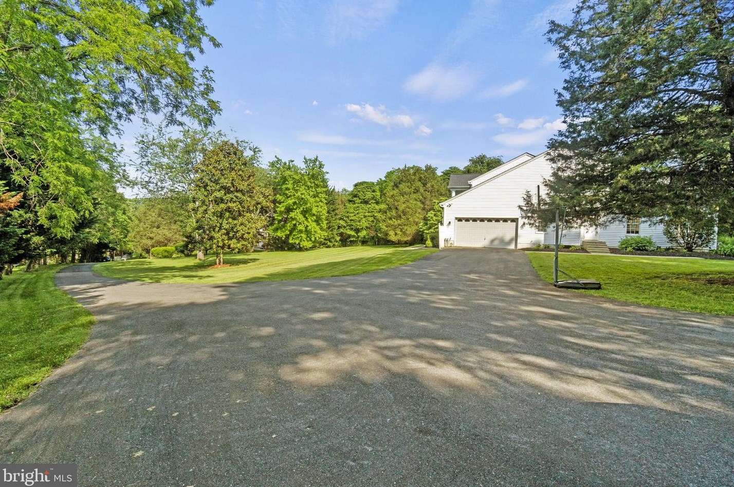 21046 Woodfield Rd, Gaithersburg MD 20882-1203 exterior