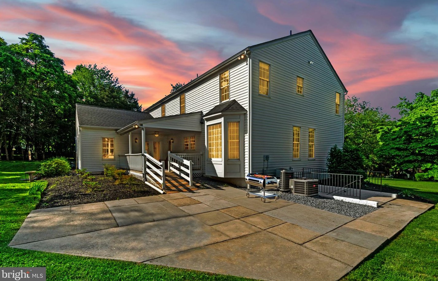 21046 Woodfield Rd, Gaithersburg MD 20882-1203 exterior