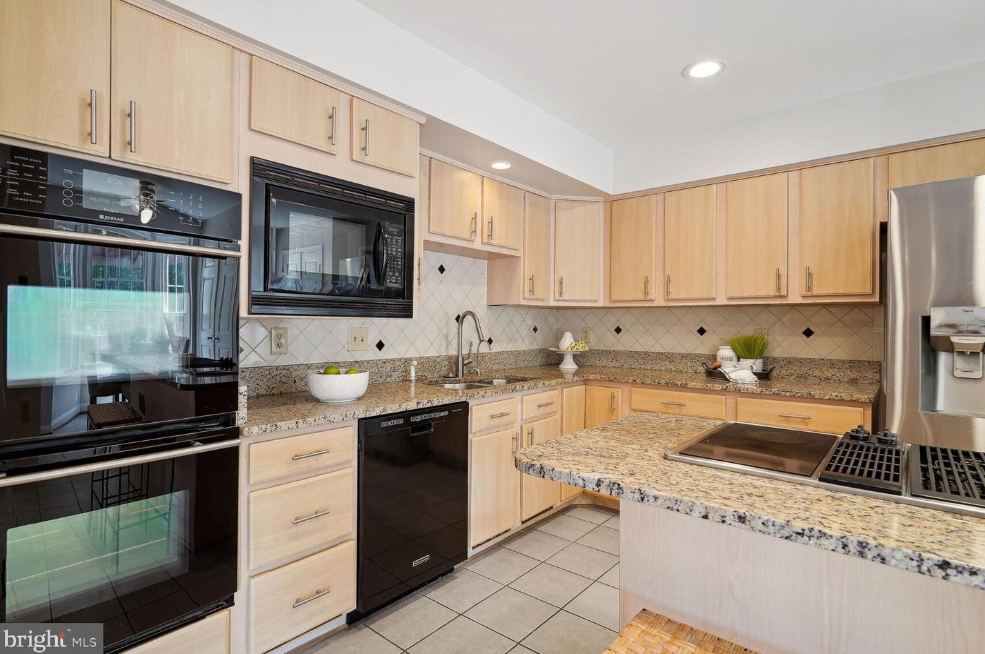 9813 Korman Ct, Rockville MD 20854-2042 exterior