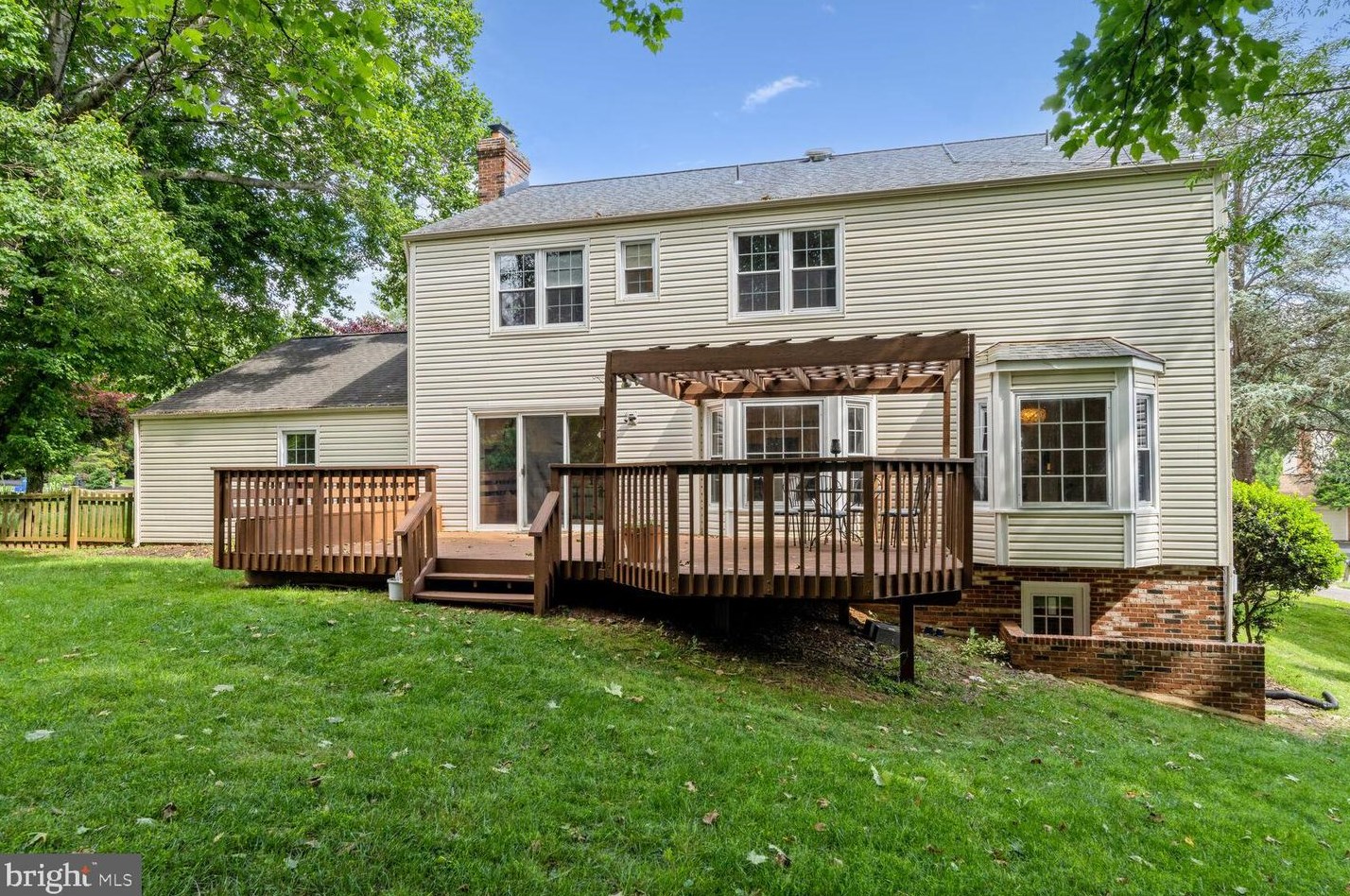 9813 Korman Ct, Rockville MD 20854-2042 exterior