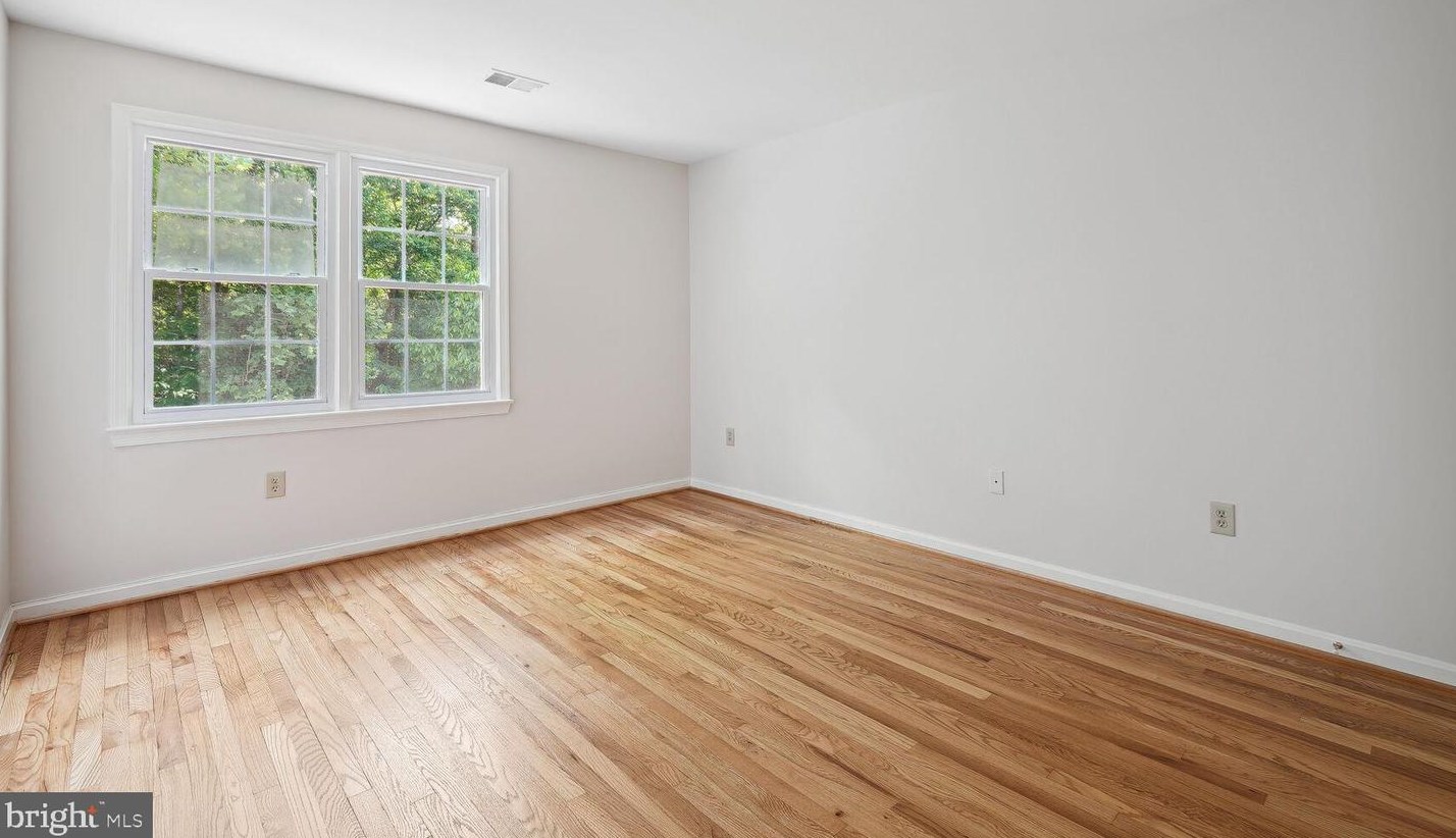 9813 Korman Ct, Rockville MD 20854-2042 exterior