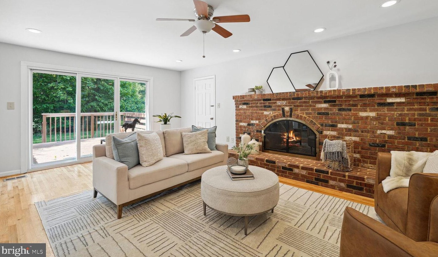 9813 Korman Ct, Rockville MD 20854-2042 exterior