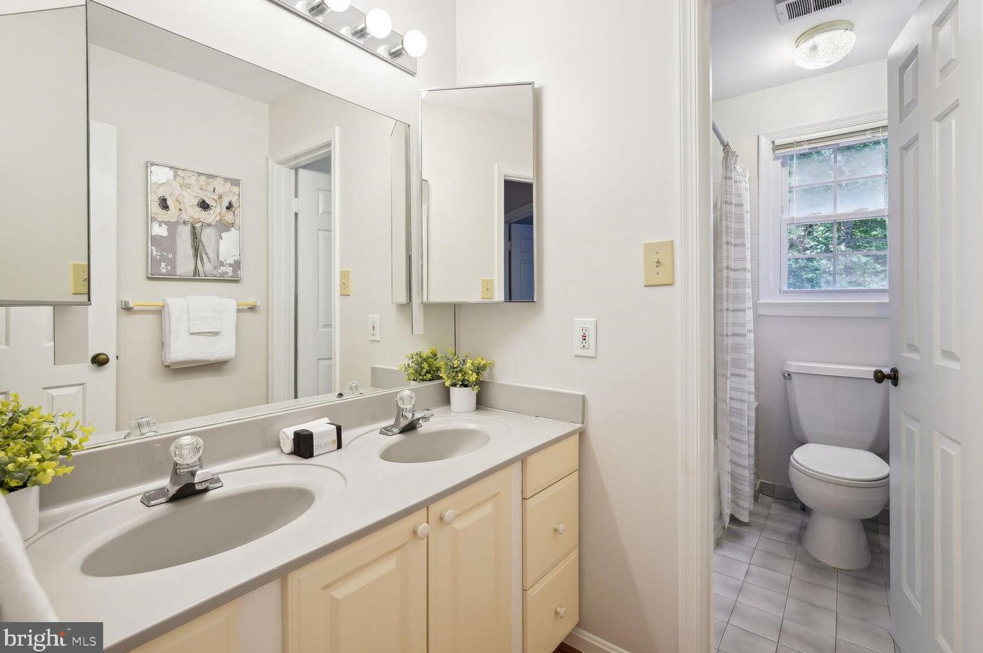 9813 Korman Ct, Rockville MD 20854-2042 exterior