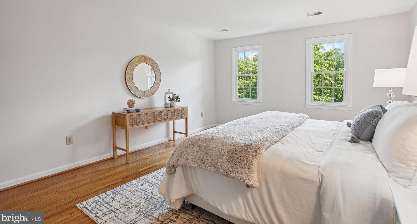 9813 Korman Ct, Rockville MD 20854-2042 exterior