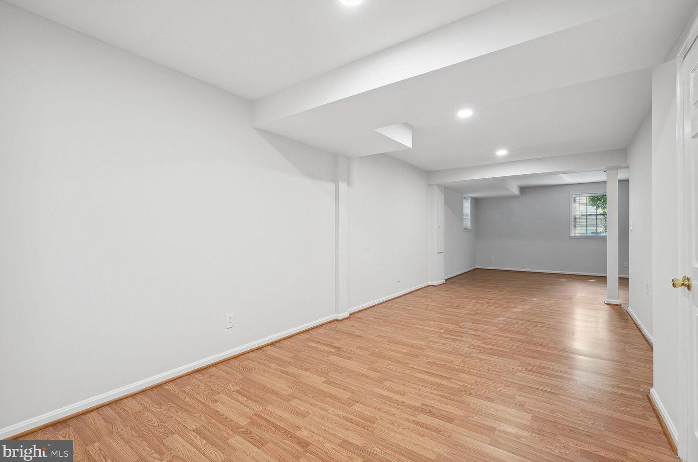 9813 Korman Ct, Rockville MD 20854-2042 exterior