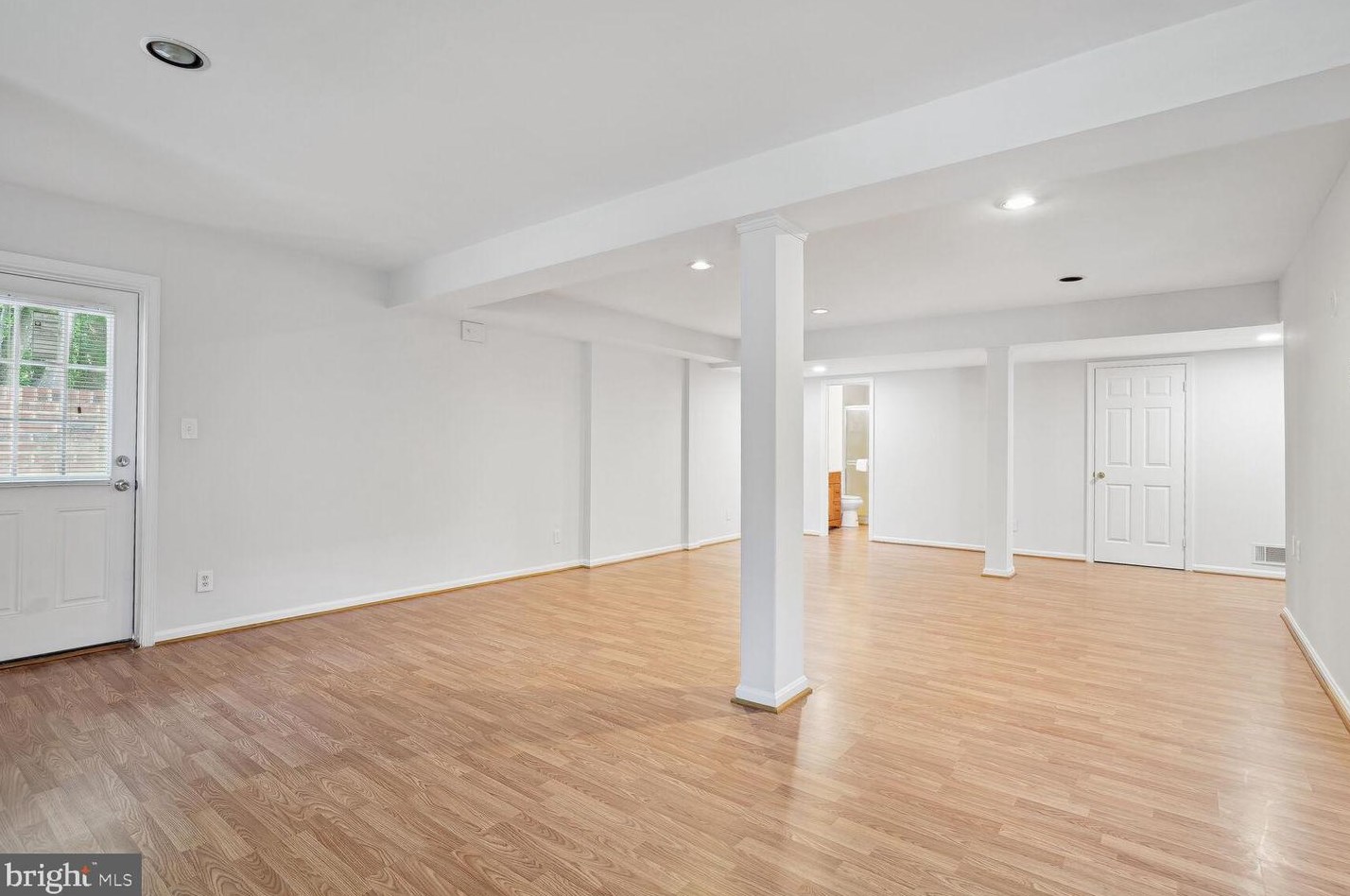 9813 Korman Ct, Rockville MD 20854-2042 exterior