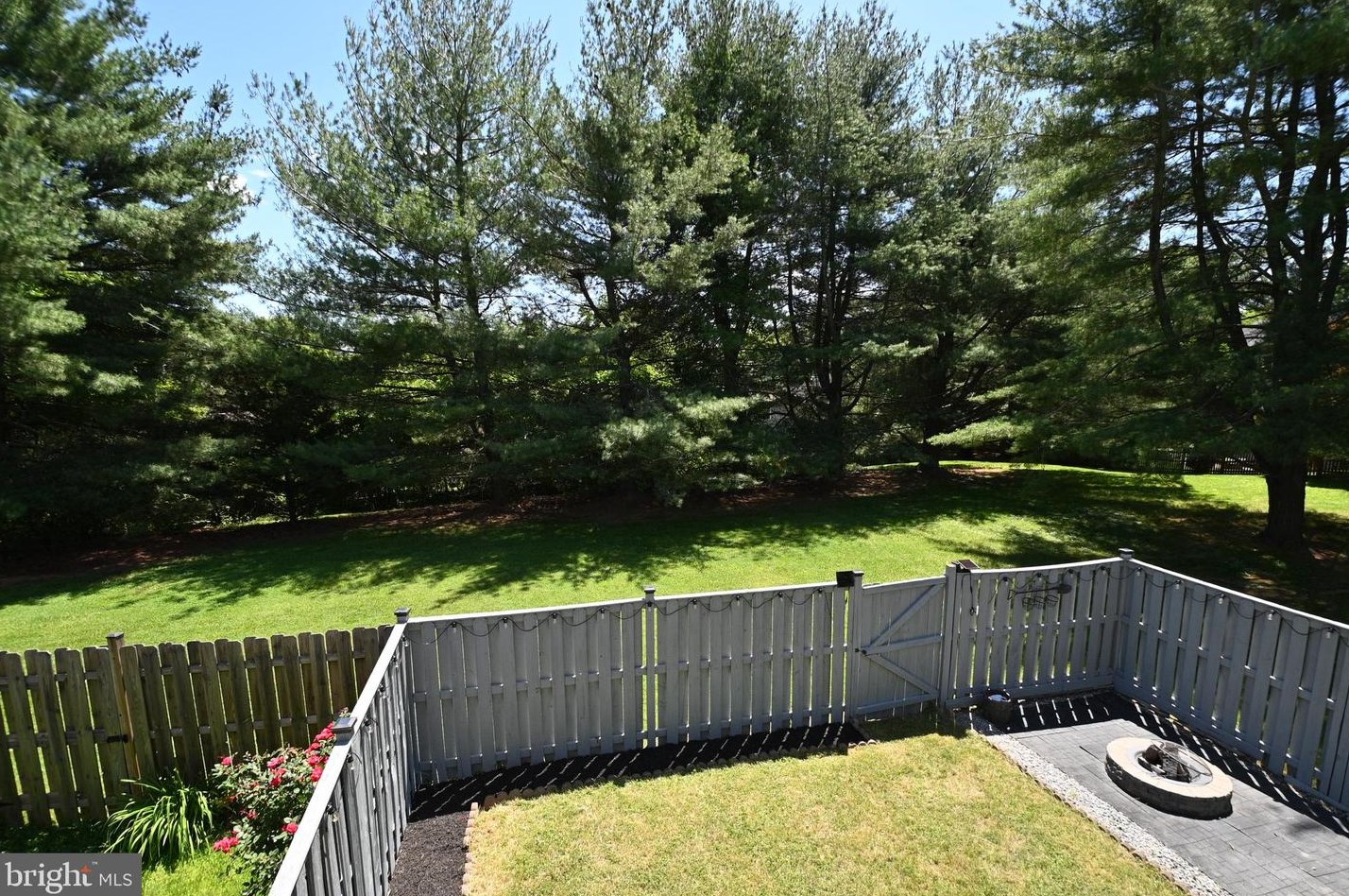 16 Capricorn Ct, Rockville MD 20855-2567 exterior