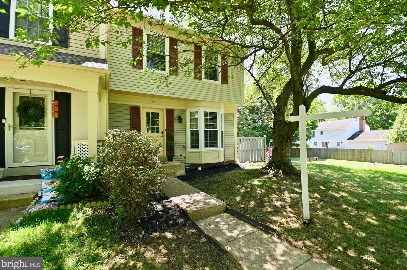 16 Capricorn Ct, Rockville, MD 20855-2566