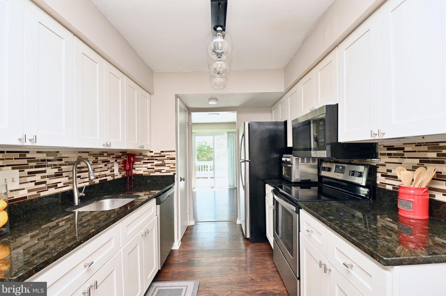 16 Capricorn Ct, Rockville MD 20855-2567 exterior