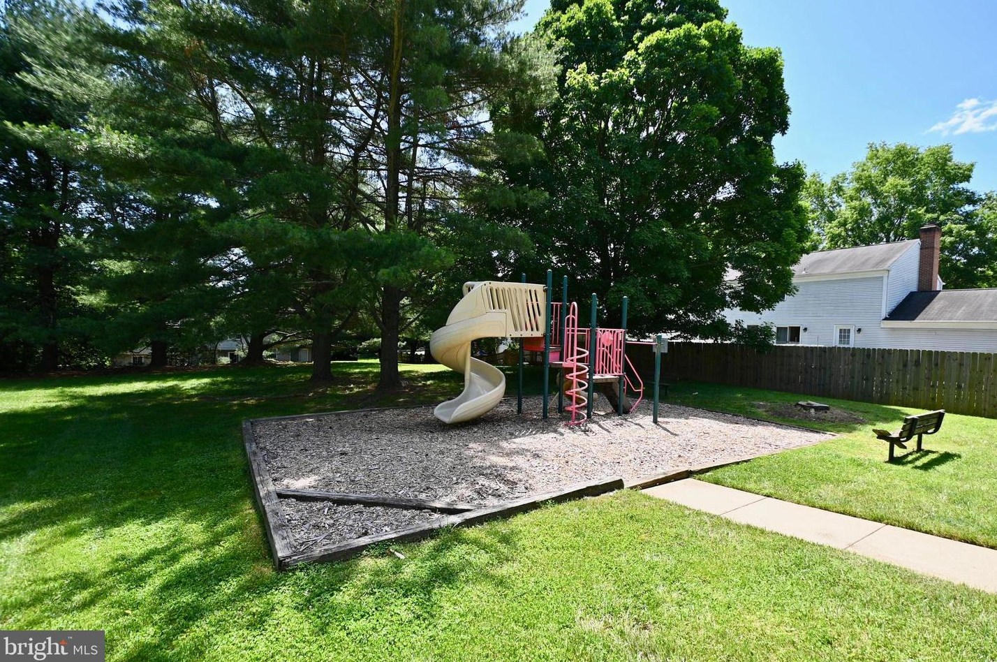 16 Capricorn Ct, Rockville MD 20855-2567 exterior