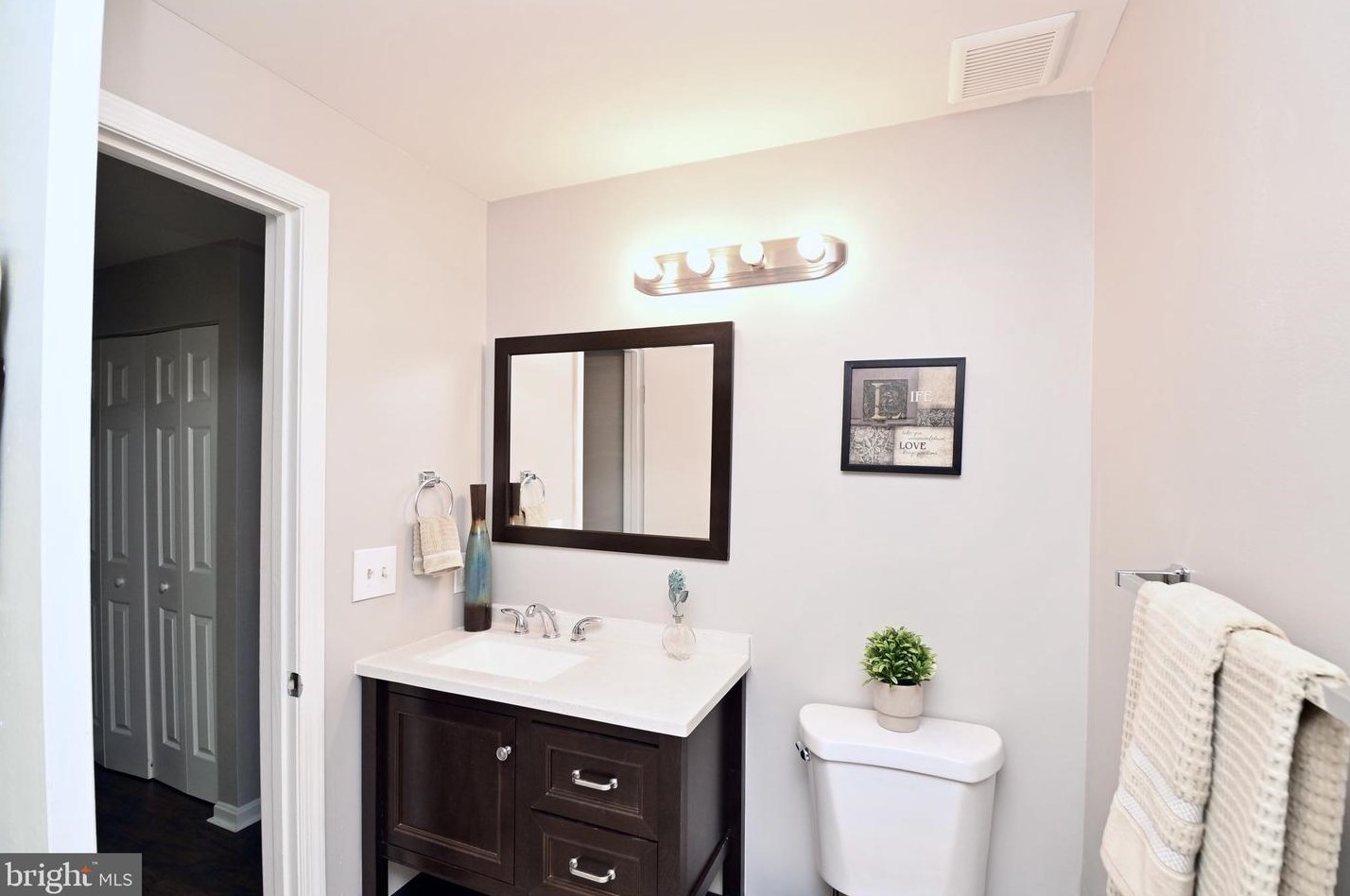 16 Capricorn Ct, Rockville MD 20855-2567 exterior