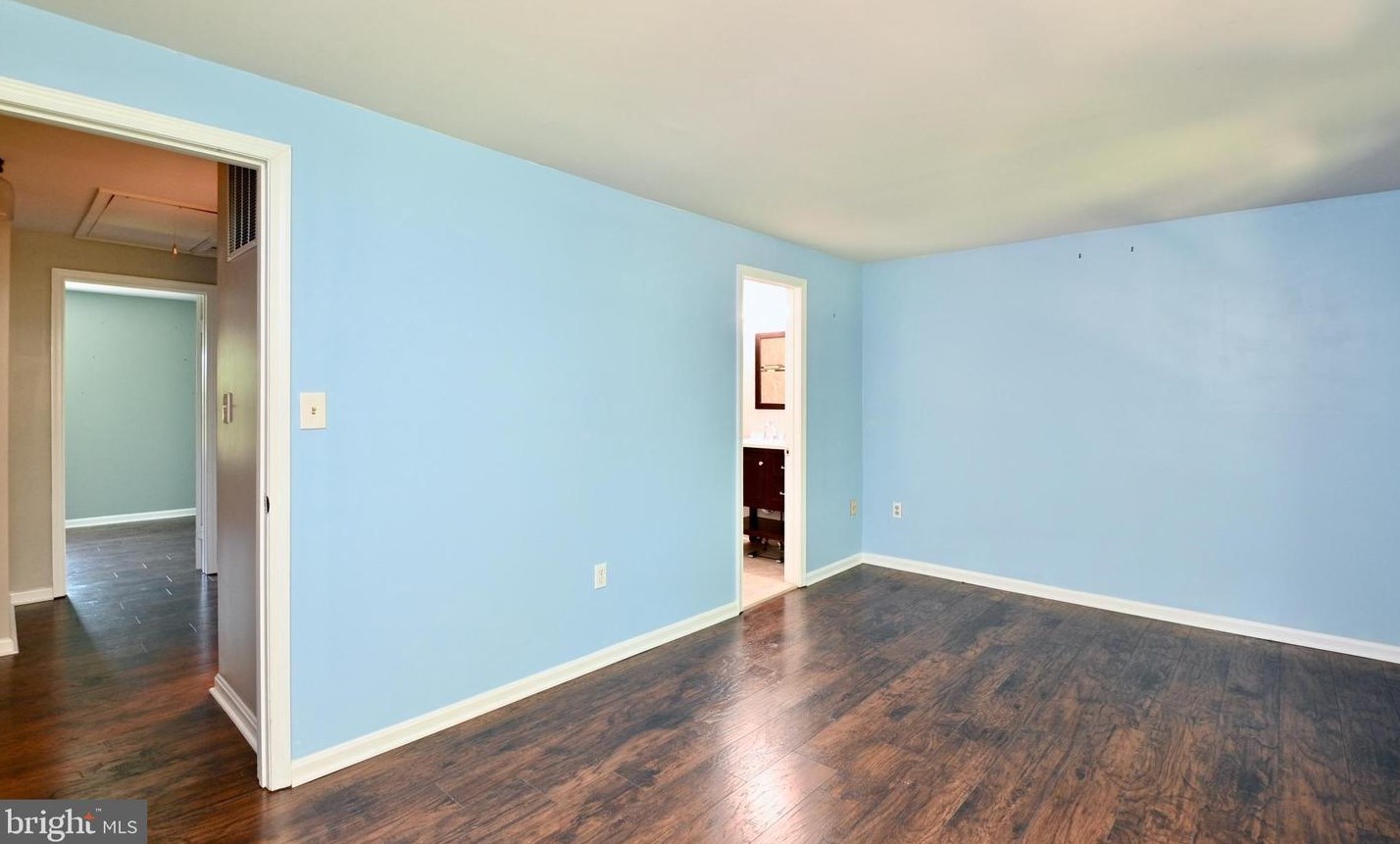 16 Capricorn Ct, Rockville MD 20855-2567 exterior