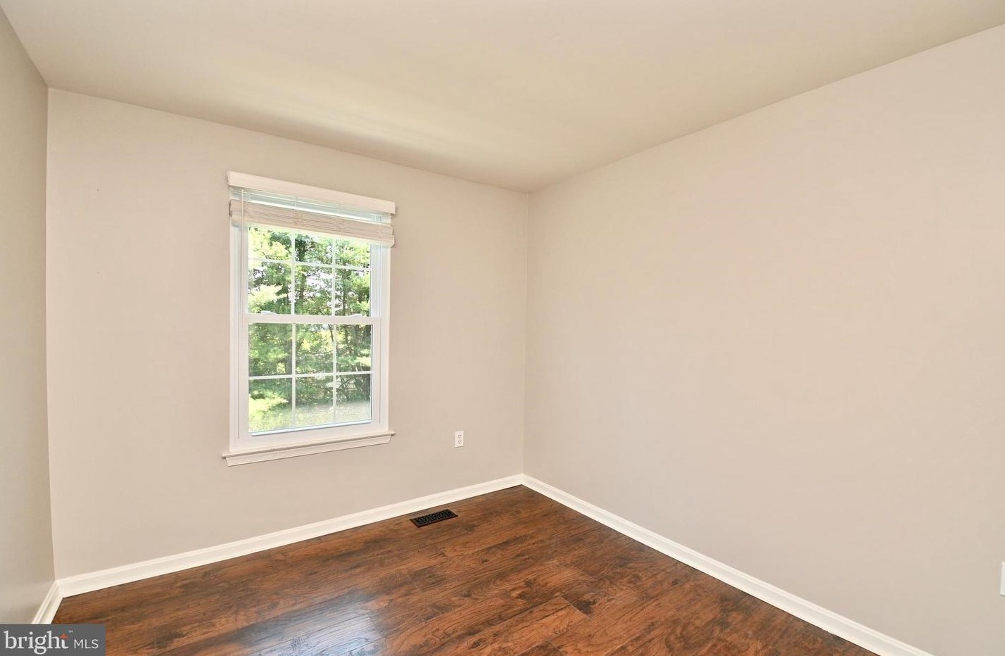 16 Capricorn Ct, Rockville MD 20855-2567 exterior