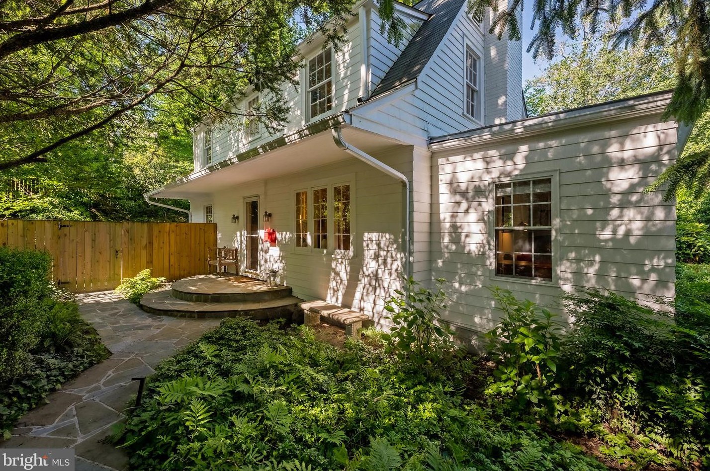 4010 Underwood St, Bethesda, MD 20815