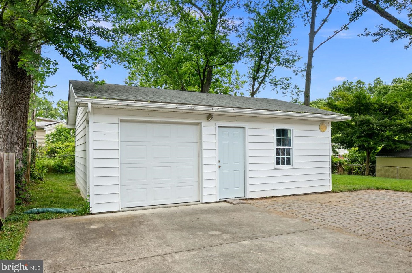 2304 Mcauliffe Dr, Rockville MD 20851-1550 exterior